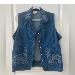 Vintage Distinct Denim Jean Jewel embellishment vest size
Medium Blue Denim